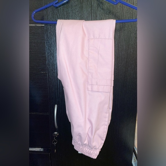 Pink Buttersoft scrub top  XXS and bottom set XXS - Picture 4 of 4